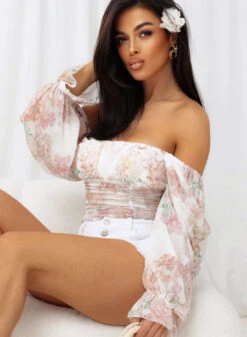 Top Beige A Fiori Off-shoulder Con Maniche Ampie E Arricciature -Negozio al dettaglio Alexoo 000