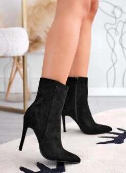 Tronchetti Neri Con Tacco Alto A Spillo