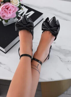 MIRABEL - Decolletè Nere In Vernice Aperte Con Cavigliera E Fiocco -Negozio al dettaglio Alexoo 02 03 202403452