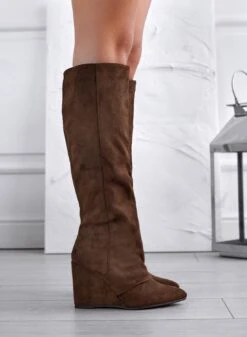 SIERRA - Stivali Marroni Scamosciati Con Zeppa -Negozio al dettaglio Alexoo 02 4a7e9c2b bc70 40cb 8c5f 3d6597169ff2