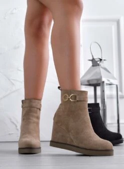 SHIVA - Stivaletti Fango Con Zeppa E Applicazione Gioiello -Negozio al dettaglio Alexoo 03 d9bbc2fc 516e 42a0 9801 04298bd5fd79