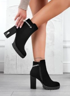 HERA - Tronchetti Neri Con Tacco 10 E Accessorio Gioiello 9 HERA - Tronchetti Neri Con Tacco 10 E Accessorio Gioiello -Negozio al dettaglio Alexoo 05 747f7612 cf8b 435f 9eba 63a01cba05d1