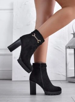 UNICA - Tronchetti Neri Scamosciati Con Plateau E Tacco 10 -Negozio al dettaglio Alexoo 05 f4ab64dd e413 4fdd 8de4 7843975ef815