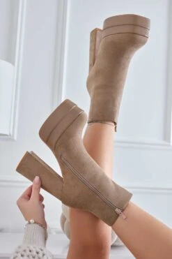 JULY - Tronchetti Fango Scamosciati Con Tacco Alto E Plateau -Negozio al dettaglio Alexoo 10 0a3f9ed9 de60 4d05 a2f6 7800bd9d0ffa