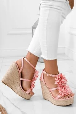 Sandali Espadrilles Rosa In Raso Con Fiore Applicato -Negozio al dettaglio Alexoo 10 51d01b90 506c 4577 9ed3 42138ca94730