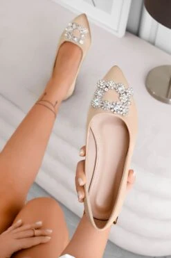 Ballerine Champagne In Raso Con Gioiello -Negozio al dettaglio Alexoo 10 a4bb3d5f 6f26 4cc4 997a 077e45c55c58