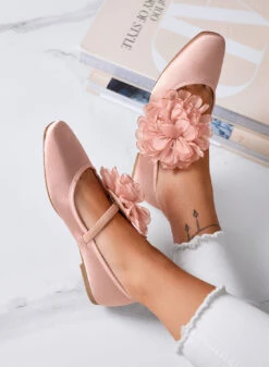 ATHENA - Ballerine Rosa Eleganti In Raso Con Fiore Decorativo -Negozio al dettaglio Alexoo 10 aef9ed2d 65f5 44cb a755 e2a3108f7c52