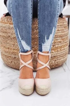 Espadrilles Nude Con Zeppa E Fasce Ad Incrocio -Negozio al dettaglio Alexoo 11 6 27 6b3ddd91 09e7 41aa 982e bfdae67e0a35
