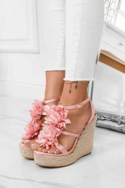 Sandali Espadrilles Rosa In Raso Con Fiore Applicato -Negozio al dettaglio Alexoo 11 aafd8f9d 047d 4ddd a9db 181e6fca9690
