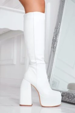 Stivali Bianchi Platform Alexoo Con Tacco Alto Curvo -Negozio al dettaglio Alexoo 12 b5635adc a616 436e a5dc 571af276bf7d