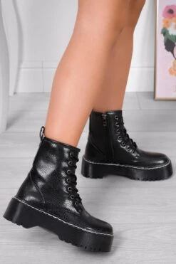 LARISSA - Anfibi Alexoo Neri Pitonati Con Suola Spessa 8 LARISSA - Anfibi Alexoo Neri Pitonati Con Suola Spessa -Negozio al dettaglio Alexoo 13 ef67d0eb 19dc 43b6 8a2d 13fff329fdc3