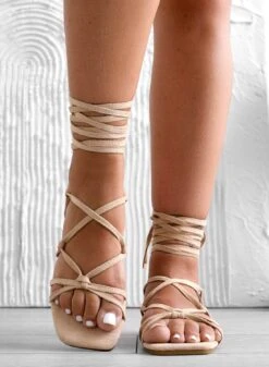 STACY - Sandali Bassi Beige Alexoo Stringati 8 STACY - Sandali Bassi Beige Alexoo Stringati -Negozio al dettaglio Alexoo 15 c07d2b2e 658b 48b9 9b1b 058e31420dd8