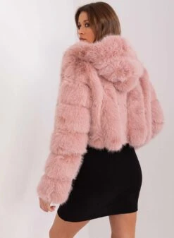 Giacca Corta In Ecopelliccia Con Cappuccio A Pelo Lungo Rosa -Negozio al dettaglio Alexoo 16 acb1d4f3 d614 4db8 b2ad d42ef752583e