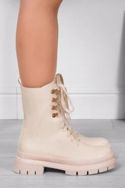 MARA - Stivaletti Anfibi Beige Alexoo Con Lacci -Negozio al dettaglio Alexoo 17 9143726e 2ec0 4993 b589 22665f255523