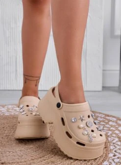 MINNA - Zoccoli Platform Gioiello In Gomma Beige -Negozio al dettaglio Alexoo 18 13360459 7fba 4864 a963 dc2d67a5cd2c