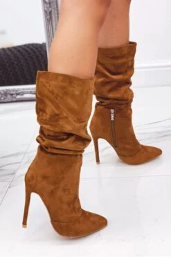 ROLITA - Alexoo Stivali Scamosciati Con Tacco Alto Camel -Negozio al dettaglio Alexoo 18 1 111 f3e92f53 e95c 4ed4 b387 204b397c0f8d