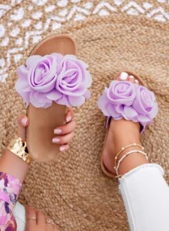 SUMMER - Sandali Viola A Ciabatta Con Fiori Applicati -Negozio al dettaglio Alexoo 18 204f748f 6c5b 4d65 b456 67d25169c80f