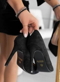 BERTA - Decolletè Alexoo Nere Scamosciate Con Tacco A Spillo -Negozio al dettaglio Alexoo 19 0b0c0b8c 319b 4f5b 94b2 be5613a4f698