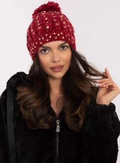 Cappello Rosso Imbottito Con Strass E Pompon -Negozio al dettaglio Alexoo 1 0482156c 46c5 48ec 8e05 2eb4a7e39c05