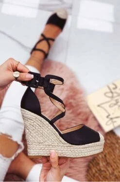 Espadrilles Nere In Finta Pelle Con Zeppa E Fasce Ad Incrocio