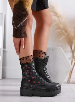 ODESSA - Stivaletti Neri Anfibi Alexoo Con Applicazione Cuori Rossi -Negozio al dettaglio Alexoo 1 5493ce65 1aea 40f1 946d e0cf6097e59a