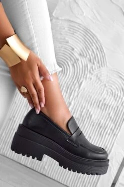 Mocassini Neri Con Suola Spessa -Negozio al dettaglio Alexoo 1 704ef289 0600 40d4 bffc 0b2d36e6bd8b