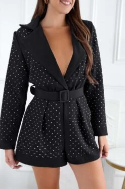 Tuta Corta Nera Con Profondo Scollo E Strass