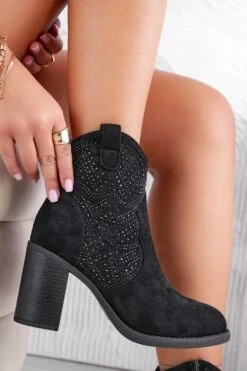 CARINA - Stivaletti Tronchetti Neri Con Strass -Negozio al dettaglio Alexoo 1 a0d3f438 587d 48c6 9e6e 1a1c0144af0d