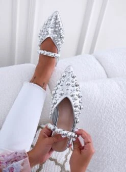 WILDA - Ballerine A Sabot Argento A Punta Con Borchie A Sfera -Negozio al dettaglio Alexoo 1 c189317b 0b99 4d9d 9d22 23ee5e55b1ed
