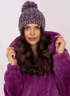 Cappello Viola Imbottito Con Strass E Pompon -Negozio al dettaglio Alexoo 1 d5a41d11 067f 4b95 a668 ffac1d8c9e9b