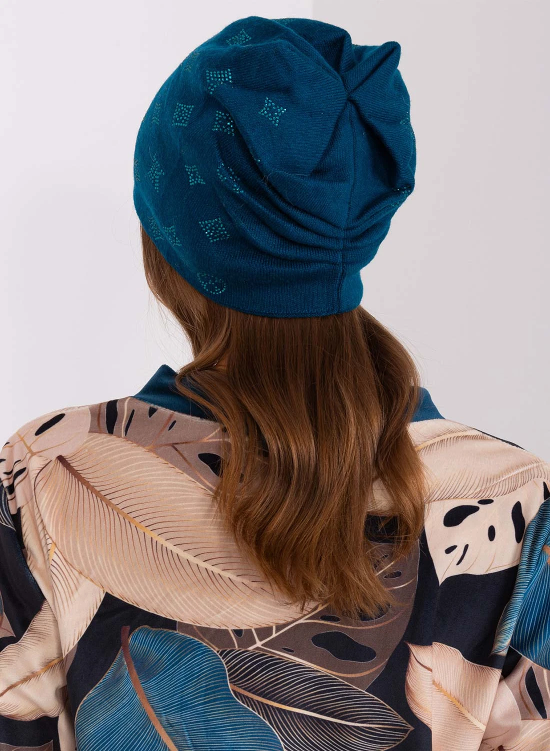 Cappello Blu Petrolio Imbottito Con Applicazioni Strass 4 Cappello Blu Petrolio Imbottito Con Applicazioni Strass - immagine 4