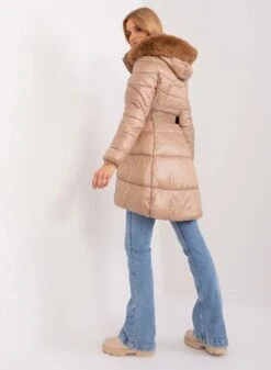 Giacca Imbottita Lunga Con Cappuccio In Ecopelliccia Fango -Negozio al dettaglio Alexoo 1 f1dd27f4 d732 443b b1fc 0aa2f30ccd3f