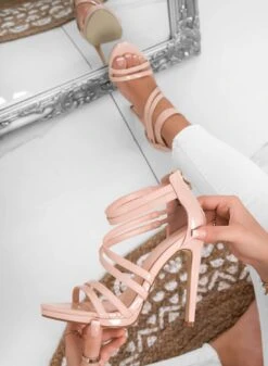 RENATA - Sandali Alexoo Nude In Vernice Con Tacco Alto -Negozio al dettaglio Alexoo 1 fb109571 672c 42aa 8a0e 79ab23e894cf