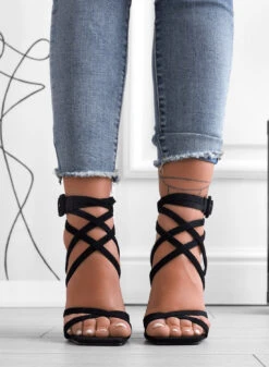 KIARA - Sandali Alexoo Neri Stringati Con Tacco Alto -Negozio al dettaglio Alexoo 20 a8353eca e1e0 4752 a837 eec4eae7aeb5