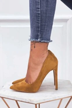 LEXIE - Decolletè Camel Scamosciate Con Tacco Alto -Negozio al dettaglio Alexoo 22 decollet camel scamosciate con tacco alto lexie
