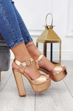 Sandali Oro Rosa Metallizzati Con Tacco Alto -Negozio al dettaglio Alexoo 25 2 8 f43b8cb5 c905 4e61 9603 a6bf7c06d5cc