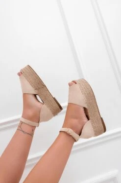 Espadrillas Beige Scamosciate Con Zeppa E Cinturino -Negozio al dettaglio Alexoo 2 04396960 c9b9 4a3d a5c2 7cbe81464fbe