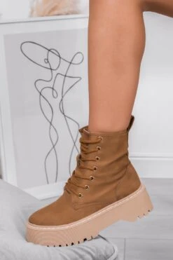 LARISSA - Anfibi Alexoo Camel Scamosciati Con Suola Spessa -Negozio al dettaglio Alexoo 2 0e508493 d417 4e39 a064 2a5992da003b