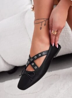 Ballerine Nere In Raso Con Fasce -Negozio al dettaglio Alexoo 2 1b5ac97c 70dd 45cf 892d 93c167d342b6