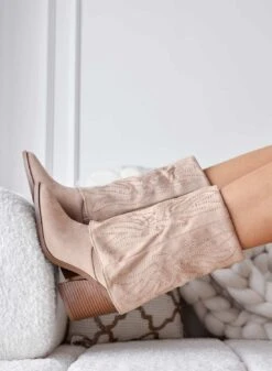 PICA - Stivale Camper Beige Con Risvolto E Strass -Negozio al dettaglio Alexoo 2 1eadacb9 11a3 4ae3 8a65 5c5e4bd78df0