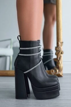 AVRIL - Tronchetti Neri Alexoo Con Strass -Negozio al dettaglio Alexoo 2 217d9cb2 b4c3 4c42 a1b3 bcf878f6840a