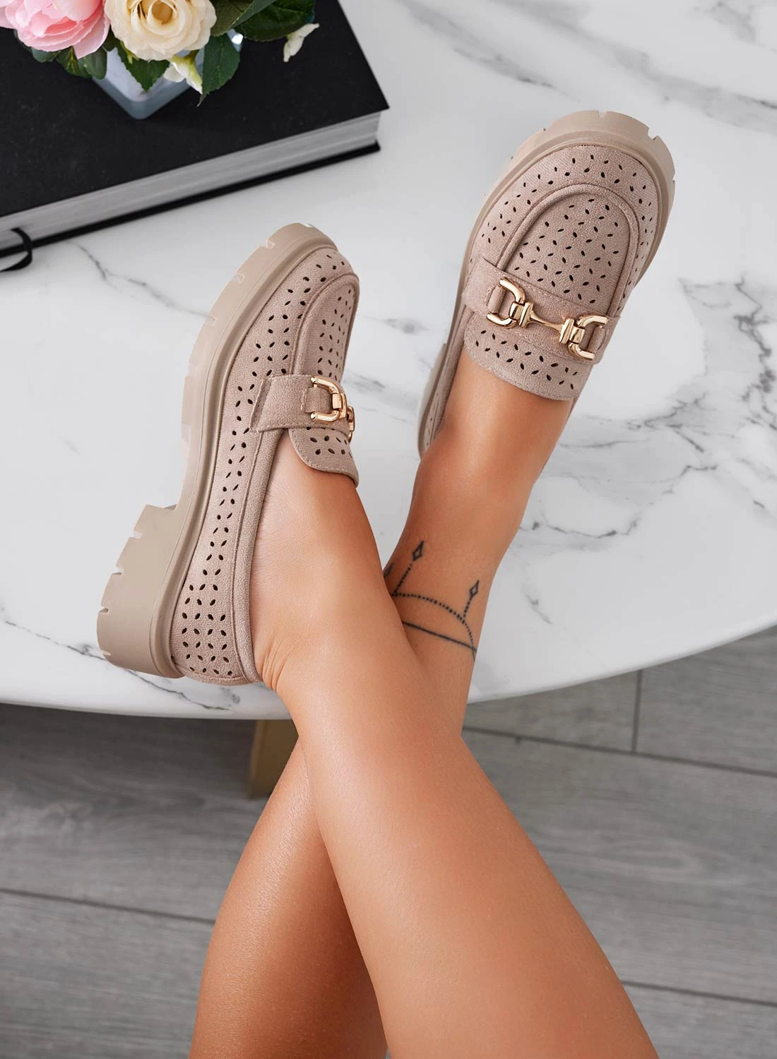 TOKYO - Mocassini Fango Traforati Con Fibbia Oro 3 TOKYO - Mocassini Fango Traforati Con Fibbia Oro - immagine 3