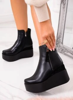 MARGHERITA -Stivaletti Neri Con Zeppa E Strass -Negozio al dettaglio Alexoo 2 2adb5c63 90c1 4019 b383 b8a9f42c651c