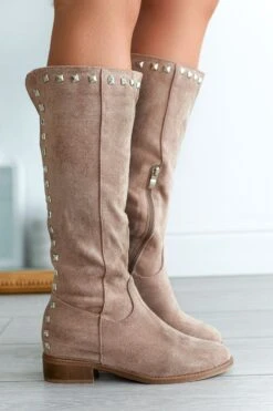 BEATRIX - Stivali Alexoo Fango Con Zeppa Interna E Borchie Sul Retro -Negozio al dettaglio Alexoo 2 4229f25e a175 407a a896 379395c28fdb