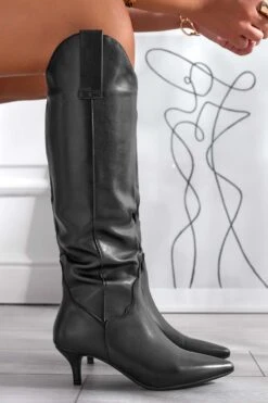 Stivali Neri In Finta Pelle Con Tacchetto A Spillo 5 Stivali Neri In Finta Pelle Con Tacchetto A Spillo -Negozio al dettaglio Alexoo 2 4e92a3e1 5e1f 46e0 bafd 30982311a41b