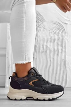 INDY - Sneakers Nere Con Glitter E Inserti Marroni -Negozio al dettaglio Alexoo 2 51714ad1 d04c 4bcb 83be 3d887b251e9d