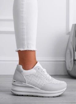 LUE - Sneakers Traforate Bianche Con Suola Spessa -Negozio al dettaglio Alexoo 2 5a04f9f7 f8ec 405c 9455 aa4e63c79480