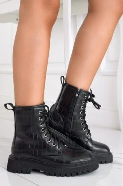 Stivaletti Anfibi Neri Effetto Coccodrillo -Negozio al dettaglio Alexoo 2 6827c809 32bb 4cbf adb9 3238eaffd57d