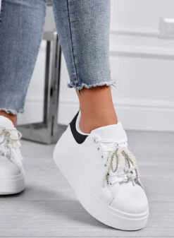 IOLANDA - Sneakers Bianche Con Retro Nero E Fiocco In Perle -Negozio al dettaglio Alexoo 2 7d0ade09 4260 4ff8 9f0a f6116bcc8da7