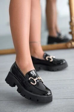 Mocassini Neri In Vernice Con Fibbia Oro -Negozio al dettaglio Alexoo 2 7d78aa82 5e4c 4439 bcca 8625cabefec4